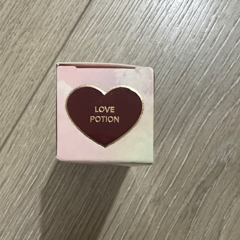 Too Faced Love Potion Heart Box liquid blush - Picture 11 of 16